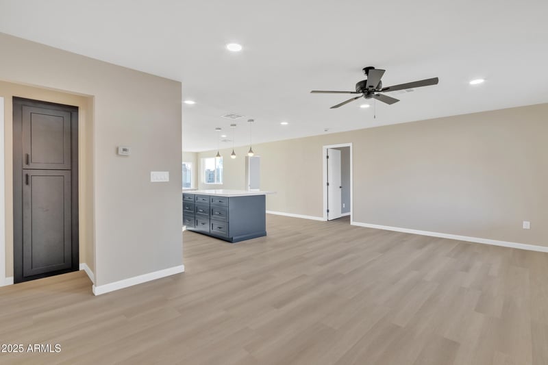 7607 42nd Ln, Phoenix, AZ 85051
