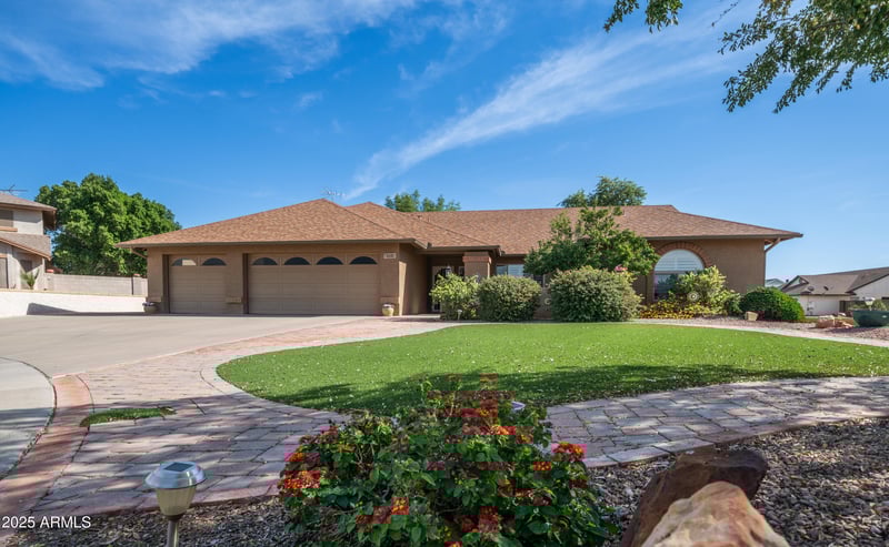 7608 Dahlia Dr, Peoria, AZ 85381