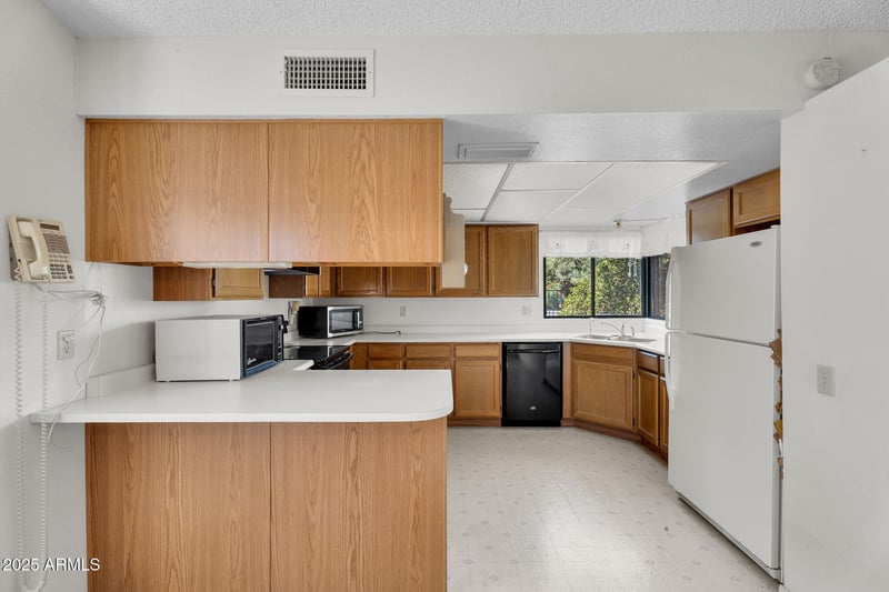 7608 Mcrae Way, Glendale, AZ 85308