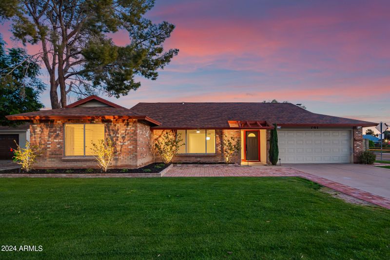 761 W Natal Cir, Mesa, AZ 85210