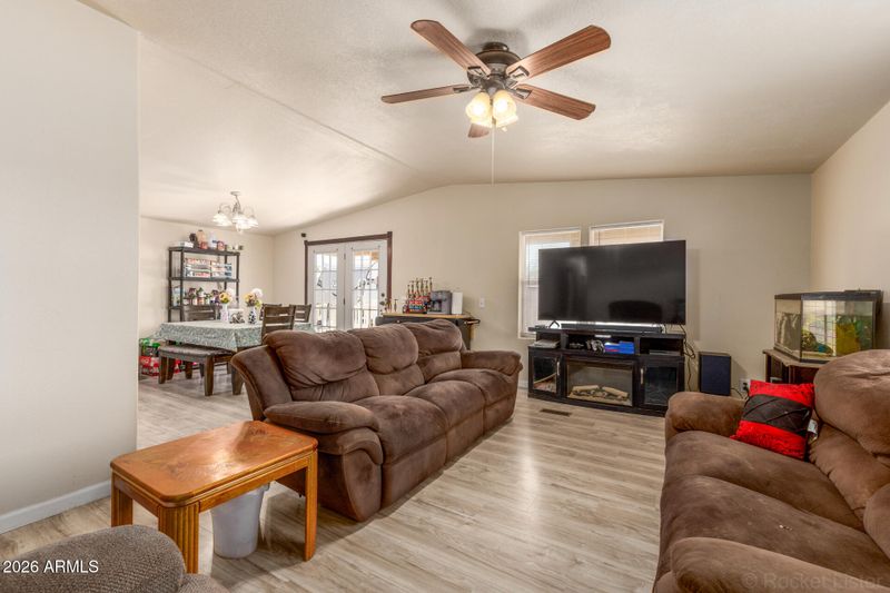 7613 E Flossmoor Ave, Mesa, AZ 85208