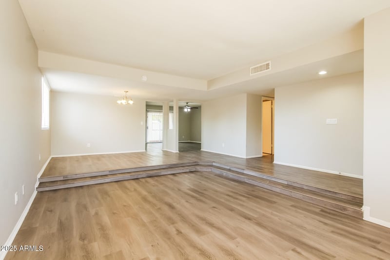 7616 44th Dr, Glendale, AZ 85301