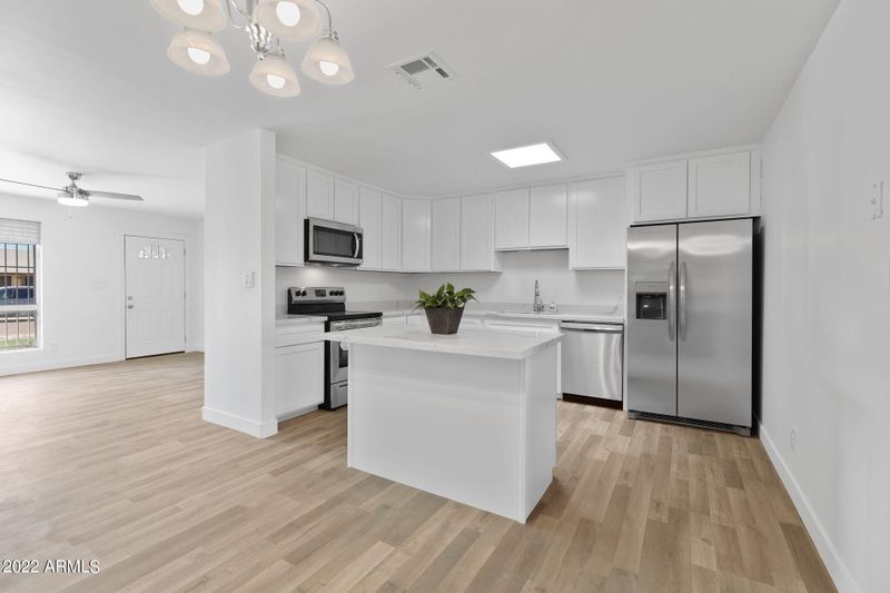 7616 W Earll Dr, Phoenix, AZ 85033
