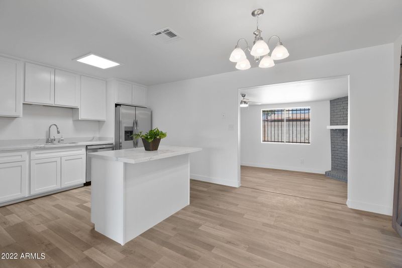 7616 W Earll Dr, Phoenix, AZ 85033