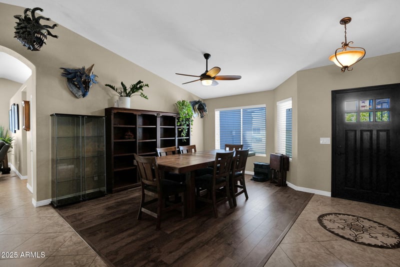 7618 Maui Ln, Peoria, AZ 85381