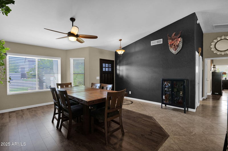 7618 Maui Ln, Peoria, AZ 85381