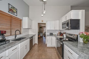 7637 Dreyfus Dr, Peoria, AZ 85381