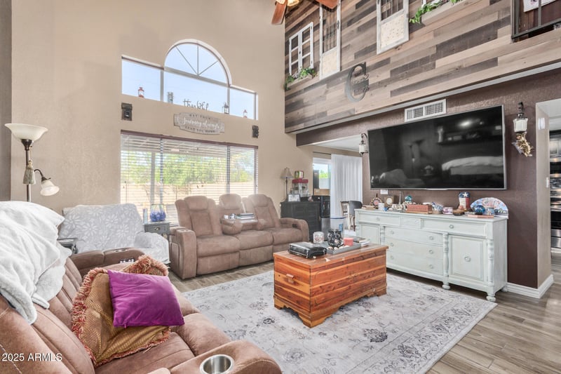 7638 Shaw Butte Dr, Peoria, AZ 85345