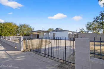 7649 Mitchell Dr, Phoenix, AZ 85033