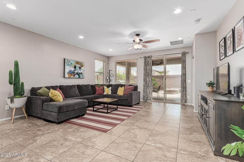 7657 Debra Dr, Gilbert, AZ 85298
