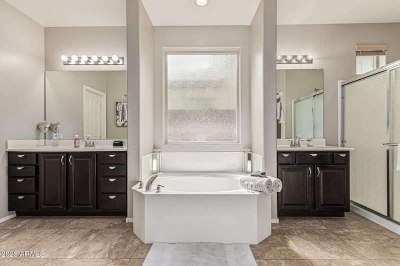 7657 Debra Dr, Gilbert, AZ 85298