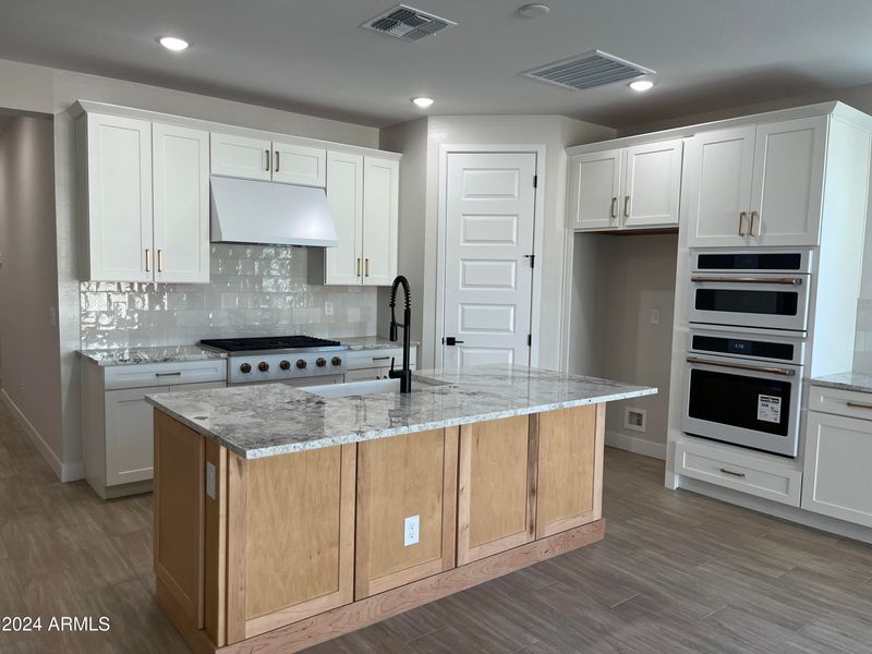 7664 W Tether Trl, Peoria, AZ 85383