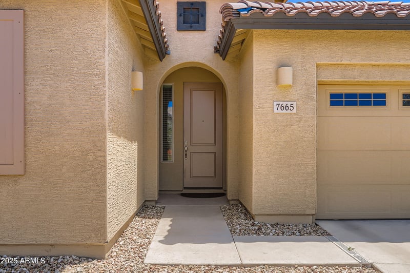 7665 Fetlock Trl, Peoria, AZ 85383