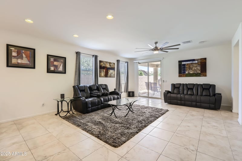7665 Fetlock Trl, Peoria, AZ 85383