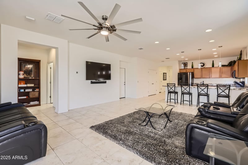 7665 Fetlock Trl, Peoria, AZ 85383