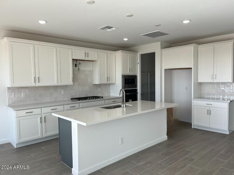 7669 W Tether Trl, Peoria, AZ 85383