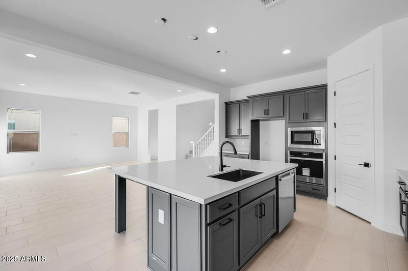 7670 Crabapple Dr, Peoria, AZ 85383