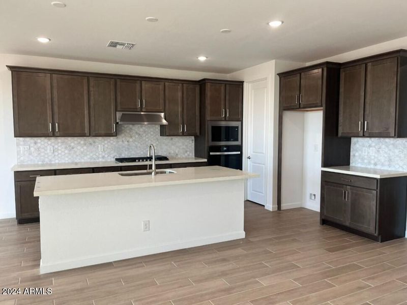 7689 W Tether Trl, Peoria, AZ 85383