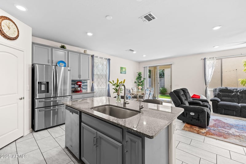 77 Constitution Dr, Gilbert, AZ 85296