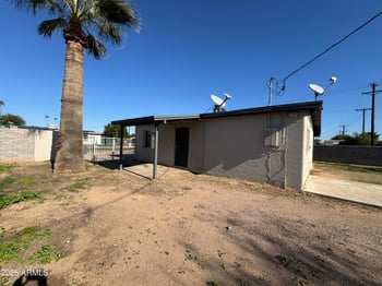 7701 Crittenden Ln, Phoenix, AZ 85033