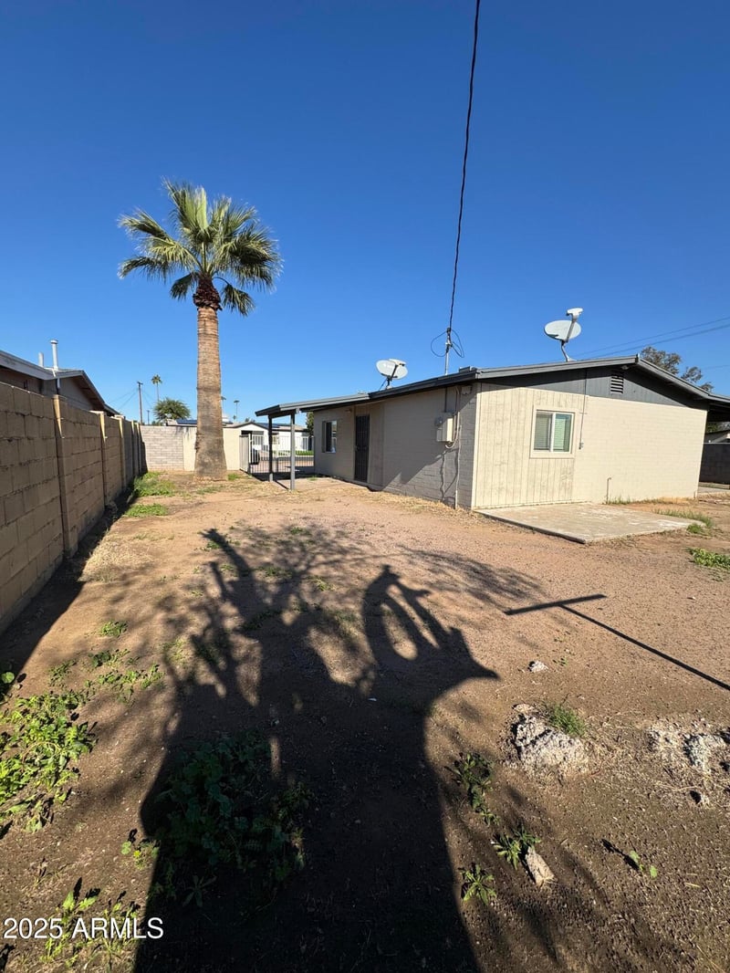 7701 Crittenden Ln, Phoenix, AZ 85033