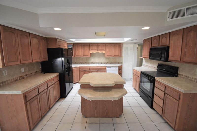 7701 N 48th Ave, Glendale, AZ 85301