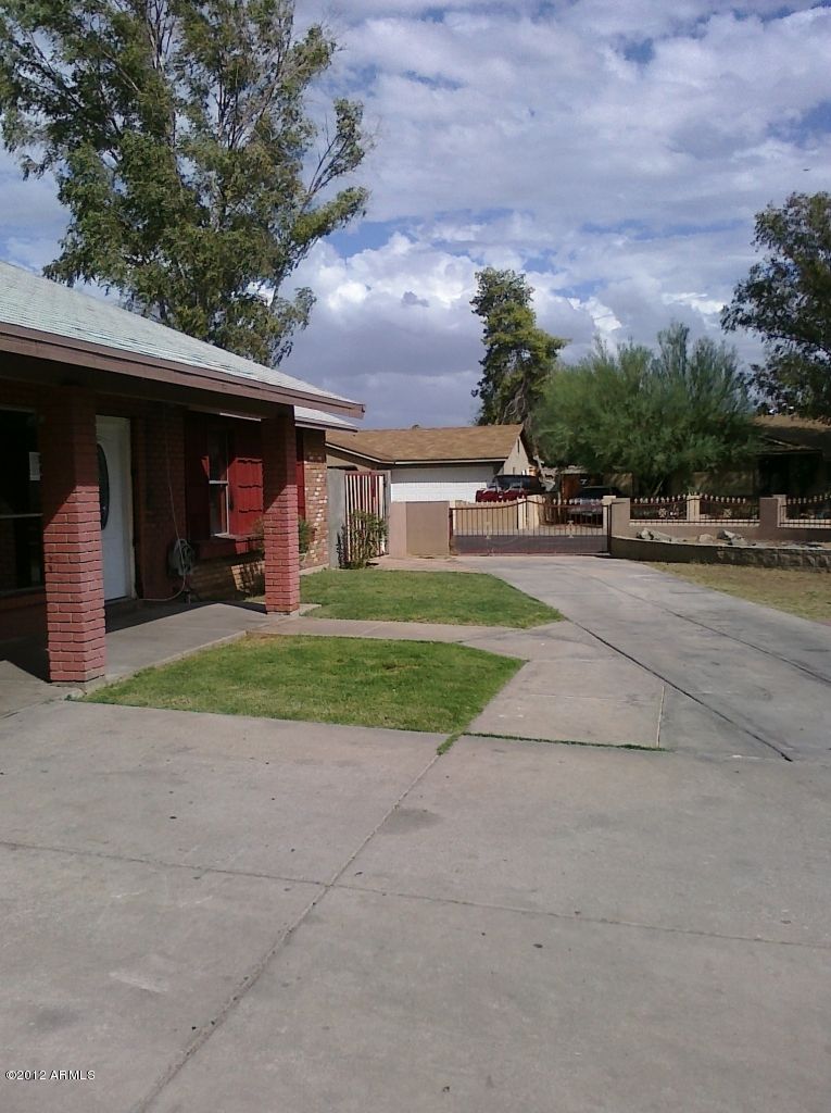 7702 W Cora Ln, Phoenix, AZ 85033