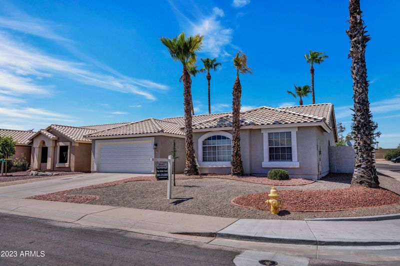 7702 W Escuda Dr, Glendale, AZ 85308