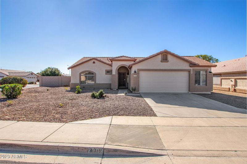 7703 E Des Moines St, Mesa, AZ 85207
