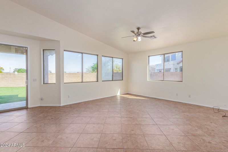 7712 S 22nd Ln, Phoenix, AZ 85041