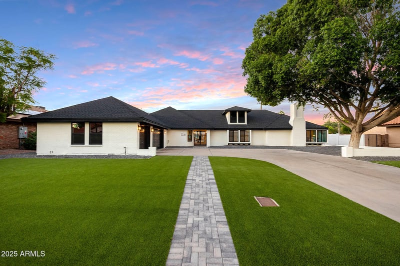 7716 John Cabot Rd, Glendale, AZ 85308
