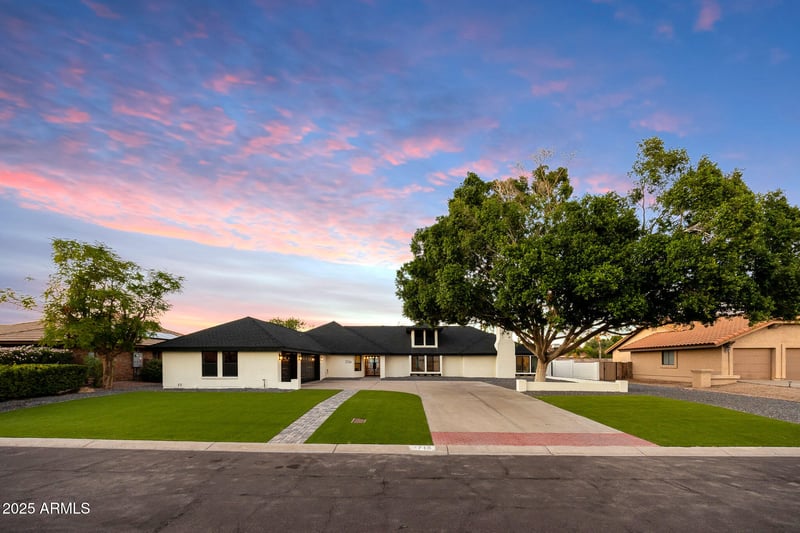 7716 John Cabot Rd, Glendale, AZ 85308