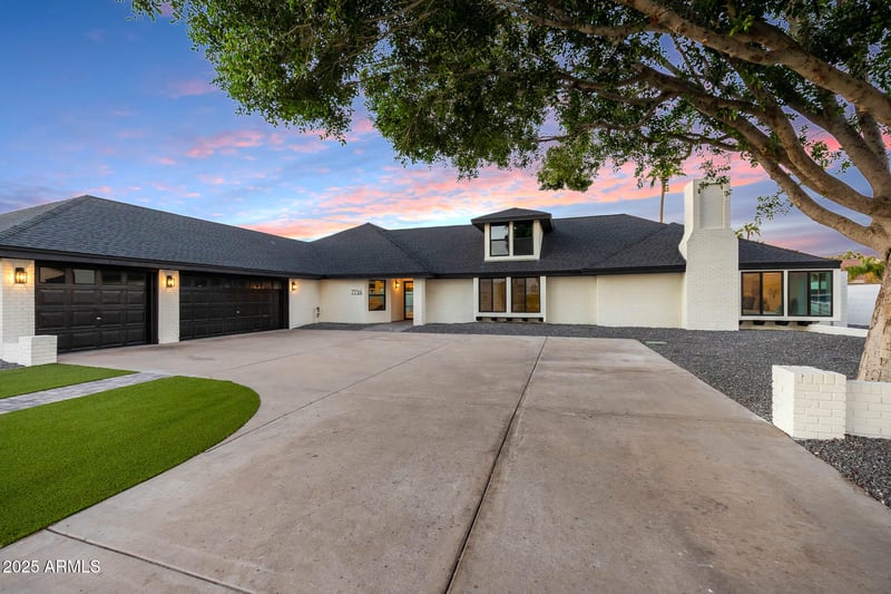 7716 John Cabot Rd, Glendale, AZ 85308