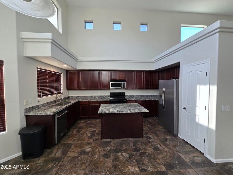 7719 Encinas Ln, Phoenix, AZ 85043