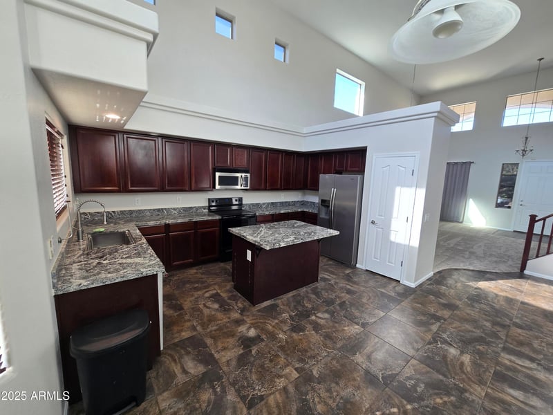 7719 Encinas Ln, Phoenix, AZ 85043