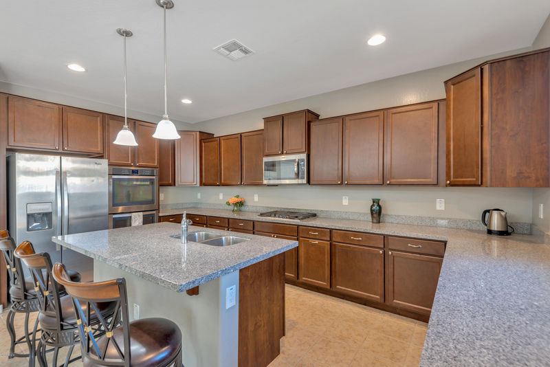 7719 S 37th St, Phoenix, AZ 85042