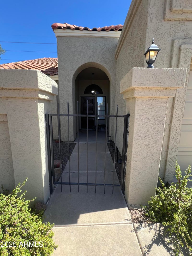 7725 Mcrae Way, Glendale, AZ 85308