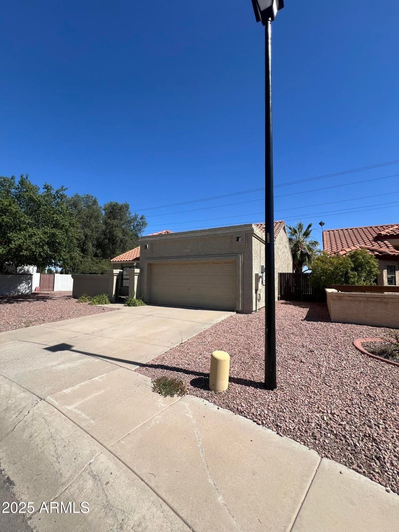 7725 Mcrae Way, Glendale, AZ 85308