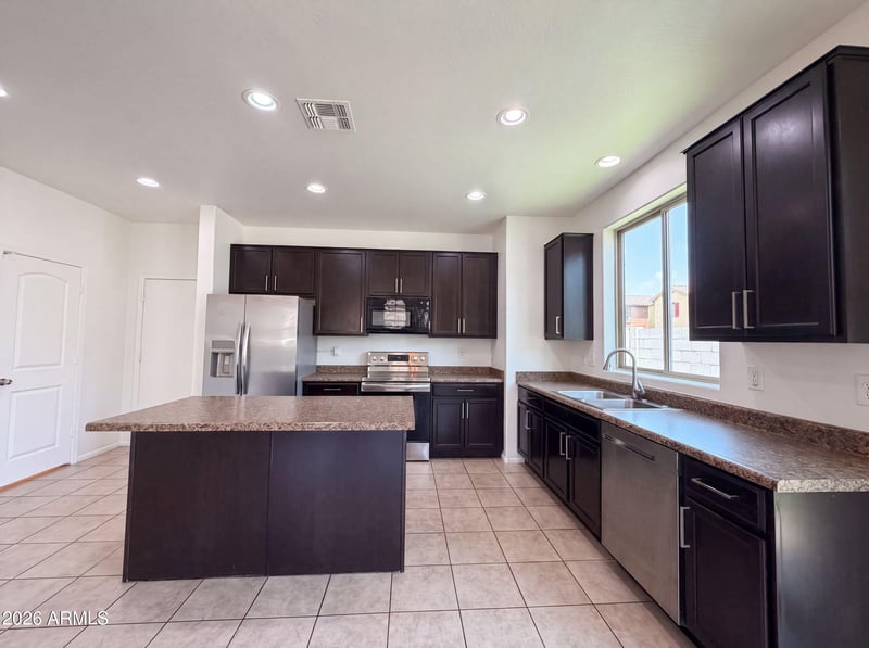 7730 W Giles Rd, Phoenix, AZ 85035