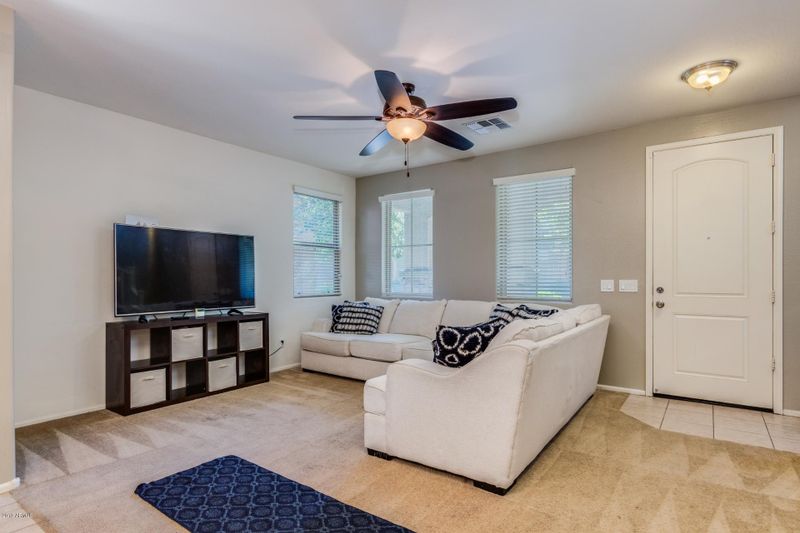 7738 W Giles Rd, Phoenix, AZ 85035