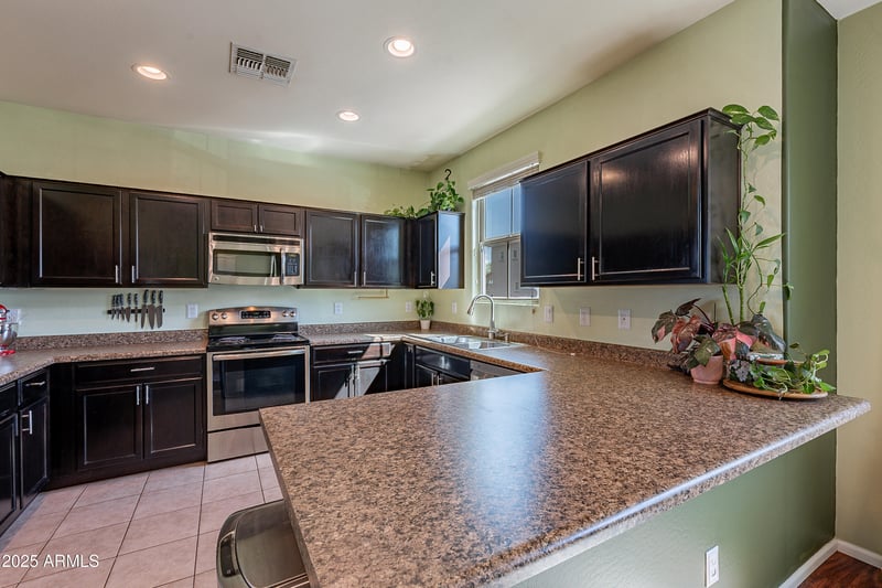 7740 Pipestone Pl, Phoenix, AZ 85035