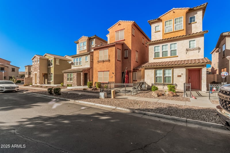 7742 Terri Lee Dr, Phoenix, AZ 85035