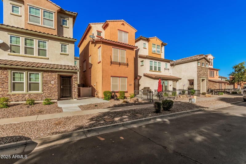 7742 Terri Lee Dr, Phoenix, AZ 85035