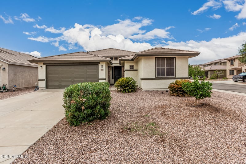 775 Desert Mountain Dr, San Tan Valley, AZ 85143