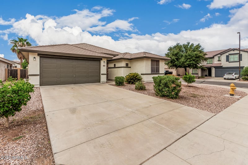 775 Desert Mountain Dr, San Tan Valley, AZ 85143