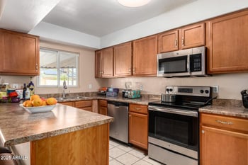 7750 Clarendon Ave, Phoenix, AZ 85033