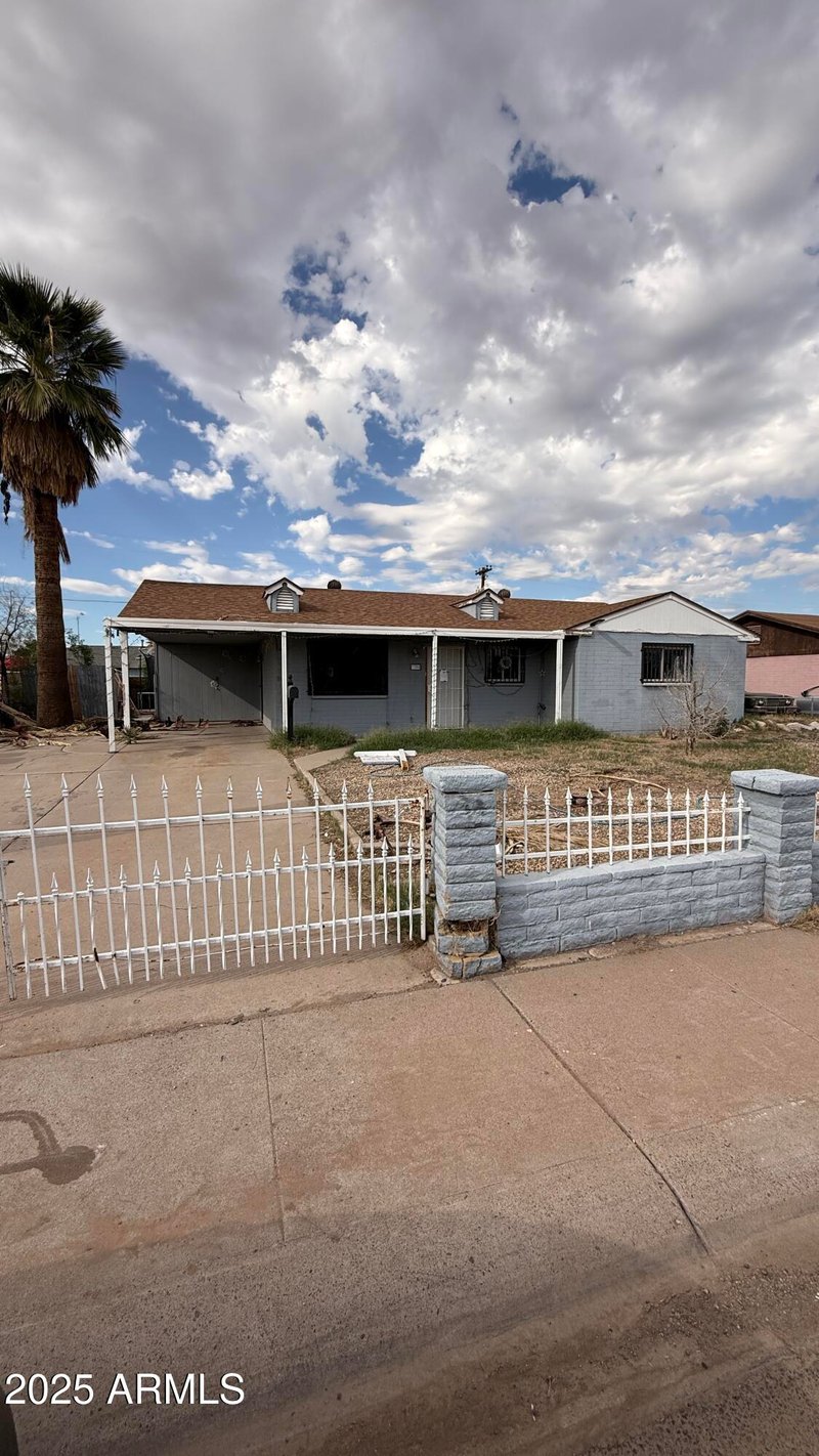 7750 Clarendon Ave, Phoenix, AZ 85033
