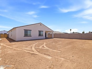 7754 78th Dr, Glendale, AZ 85303
