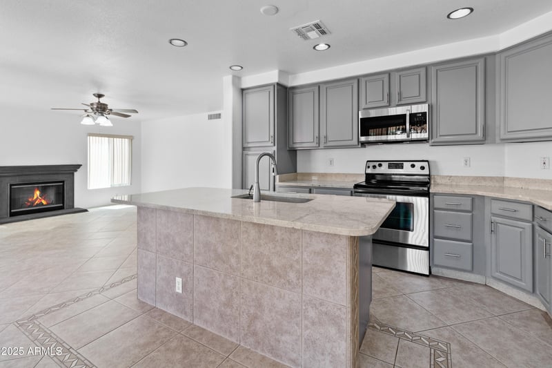 7767 Sierra Vista Dr, Glendale, AZ 85303