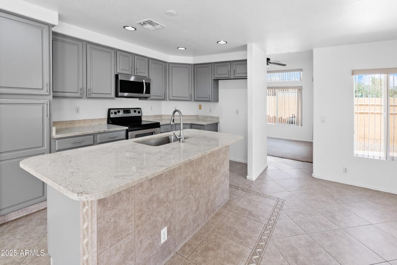 7767 Sierra Vista Dr, Glendale, AZ 85303